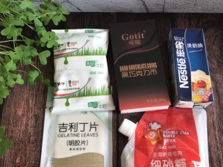 1、网红小狗慕斯蛋糕,准备好食材