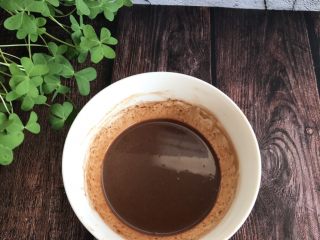 7、网红小狗慕斯蛋糕,搅拌均匀后放一旁备用