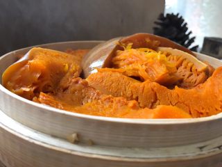 3、南瓜戚风蛋糕,蒸熟后放凉透