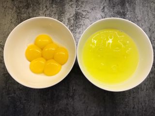 4、南瓜戚风蛋糕,蛋黄蛋清分离