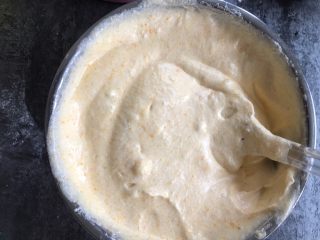 19、南瓜戚风蛋糕,快速翻拌均匀