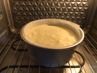 30、果干苹果重芝士软绵蛋糕,放入烤箱最下层160度15分钟。