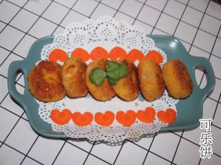 12、可乐饼,做好的可乐饼装盘。