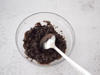 4、4寸KT猫抹茶慕斯蛋糕,拌匀