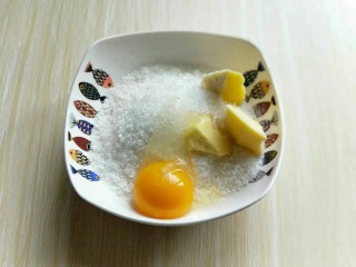 8、最爱面包+椰蓉面包,制作椰蓉馅。椰蓉中加入蛋黄，白砂糖，黄油。