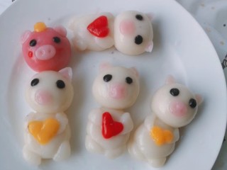 13、卡通汤圆透明不开裂,完全煮熟的样子