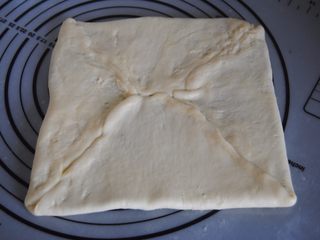 12、巧克力千层包,四周收紧