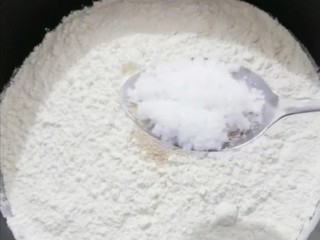 3、糖火烧,一小勺白糖