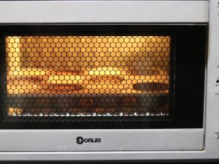 9、杯子蛋糕,烤箱温度有偏差，多观察上色状态，适当调整。