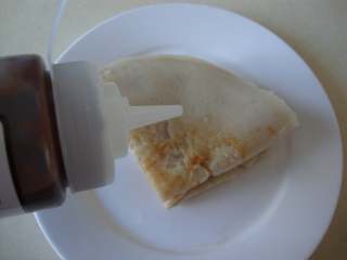 6、香蕉甜饼,淋上巧克力酱即可