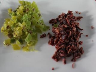 5、圣诞花环面包,猕猴桃干和蔓越莓干切碎