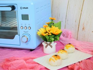 16、蛋黄酥,出炉