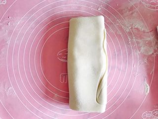 20、自制酥皮版蛋挞,折好三轮的 松弛好拿出