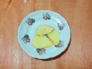 3、天太冷了~喝碗花椒萝卜骨头汤,生姜切三片