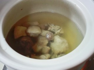 10、天太冷了~喝碗花椒萝卜骨头汤,放适量开水