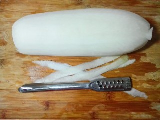 14、天太冷了~喝碗花椒萝卜骨头汤,削去皮