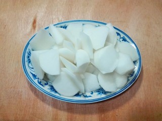 15、天太冷了~喝碗花椒萝卜骨头汤,切成滚刀块