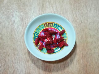 16、天太冷了~喝碗花椒萝卜骨头汤,枸杞洗净