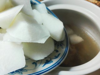 18、天太冷了~喝碗花椒萝卜骨头汤,一个小时到了,放萝卜