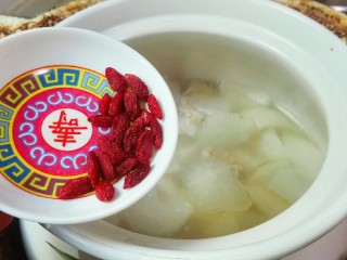 20、天太冷了~喝碗花椒萝卜骨头汤,放枸杞