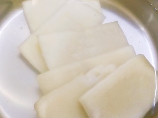 3、江南名小吃～炸年糕,年糕用热水煮两分钟