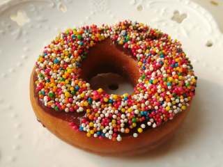 7、甜甜圈,儿子最爱的是这个。像彩虹般的甜甜圈。