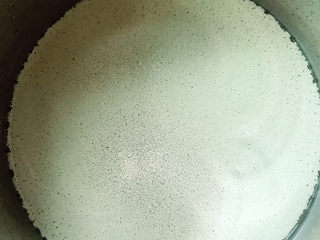 2、荠菜鲜肉馅饼,静置几分钟