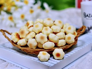 18、奶香小花朵馒头,成品一