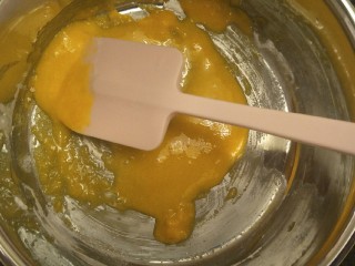 23、卡仕达长崎杯子蛋糕,搅拌均匀。