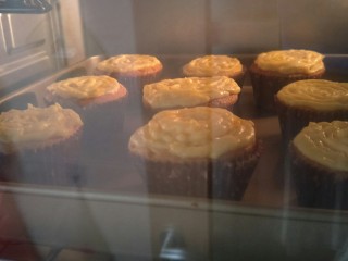 32、卡仕达长崎杯子蛋糕,重新开烤箱200°烤十分钟。