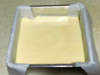 18、浅湘食光&网红古早蛋糕,倒入8寸模具震出气泡