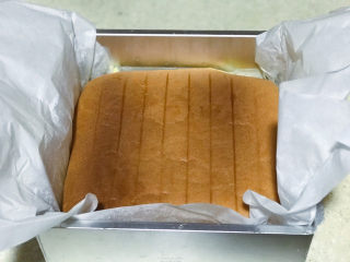 21、浅湘食光&网红古早蛋糕,烤箱150度预热烤60分钟，出炉