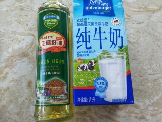 1、牛奶也能炸着吃,准备好材料