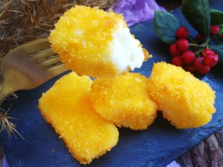 20、牛奶也能炸着吃,趁热吃,外酥里嫩,一块接一块,好吃的停不下来哦