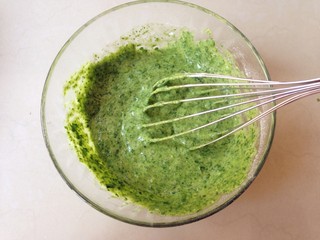 6、菠菜小蛋糕,划Z字拌均匀