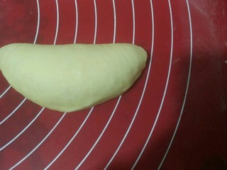 9、金黄色的花瓣雨,包起来，封口处捏紧