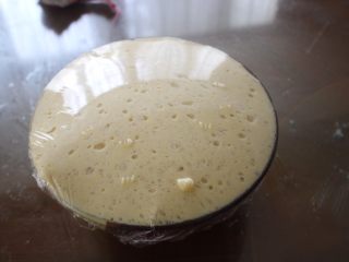 21、奶油面包(不用烤箱),面团发到两倍后,可以接着弄了