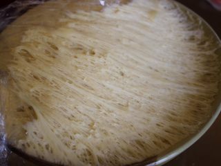 22、奶油面包(不用烤箱),(有这样的丝就代表这是一个很好的面团呵呵)