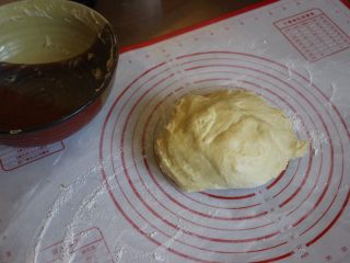 23、奶油面包(不用烤箱),拿出来和一会儿