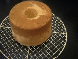 23、绵软细腻戚风蛋糕,脱模就行了，