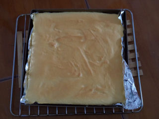 6、????网红甜品豆乳盒子蛋糕，好吃到没朋友！,烤箱180度预热，烘烤18分钟左右即可。蛋糕出炉后放凉后脱模即可。