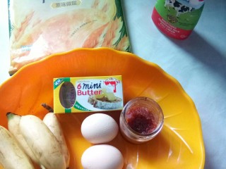 1、香蕉飞饼卷,准备食材。
