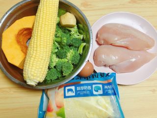 1、西兰花玉米鸡肉糕（芝士焗烤版）,烤好的西兰花玉米鸡肉糕