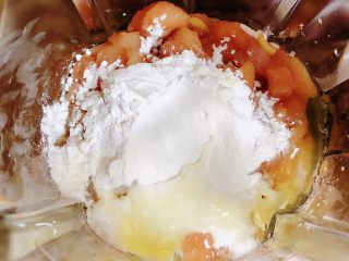 12、西兰花玉米鸡肉糕（芝士焗烤版）,再加入一个蛋清。