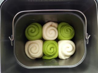 12、格子吐司(面包机版),发酵到面团明显膨胀后,轻按慢回弹即可