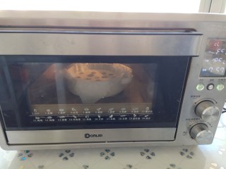 9、酸奶芝士蛋糕,放入烤箱185°烤40分钟