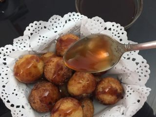 23、章鱼小丸子,淋均匀，确保每个都淋入