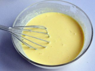 15、蔓越莓吐司布丁,搅拌成蛋奶液备用，只搅拌不打发。