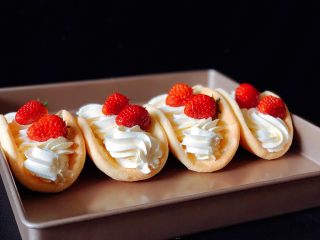 7、韩国草莓蛋糕,美美的草莓蛋糕就做好啦