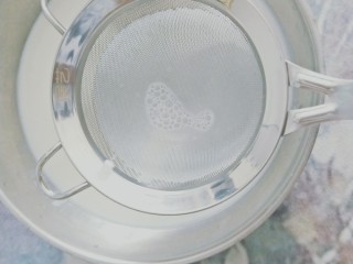 2、雪媚娘,上述混合物过筛